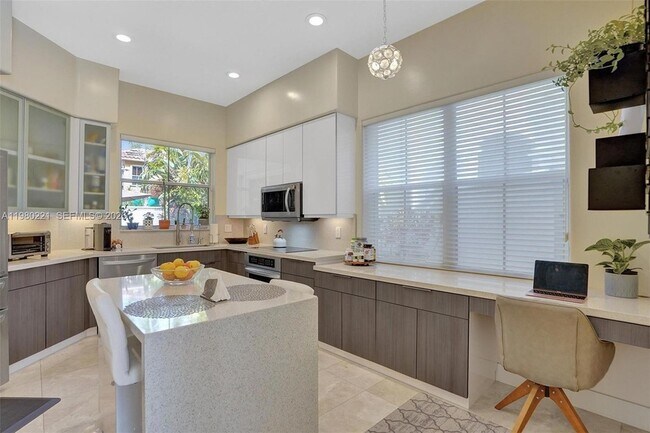 Building Photo - 1529 Shoreline Way