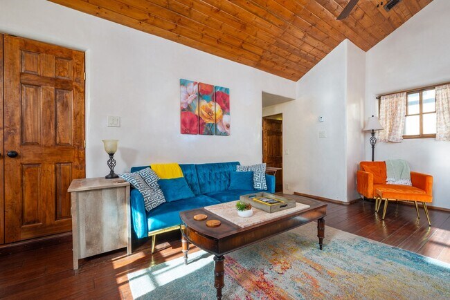 Building Photo - 1433 Paseo De Peralta