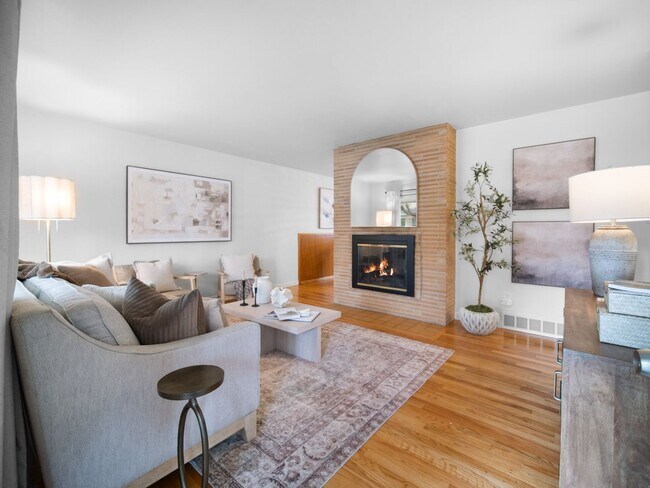 Building Photo - Manito House