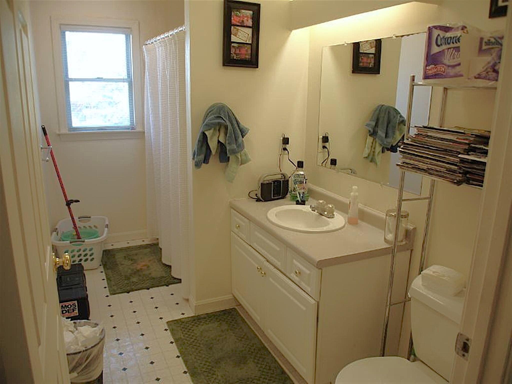 Building Photo - 10 Kent Ct