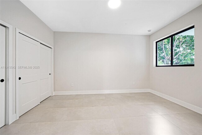 Building Photo - 4309 E 8th Ct