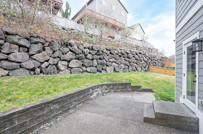 Building Photo - 1749 Skyline Ridge Ln SW