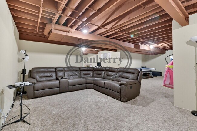 Building Photo - 24989 Reddington Ct