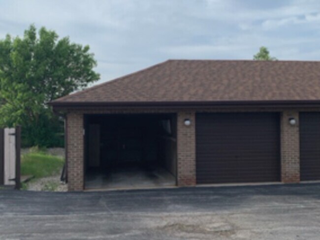 Building Photo - 7932 Paxton Ave