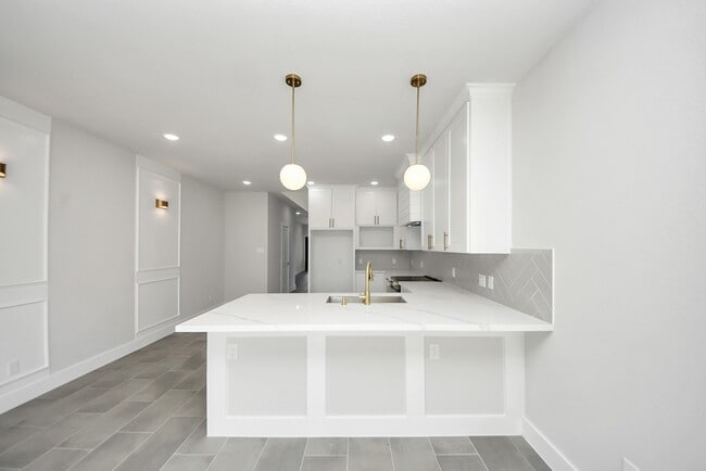 Building Photo - 1110 E Main St