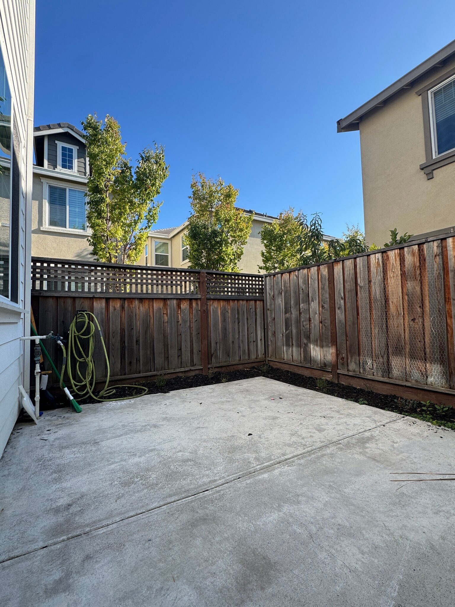 Building Photo - 2616 Admiral Cir