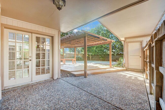 Building Photo - 11743 Riverview Dr