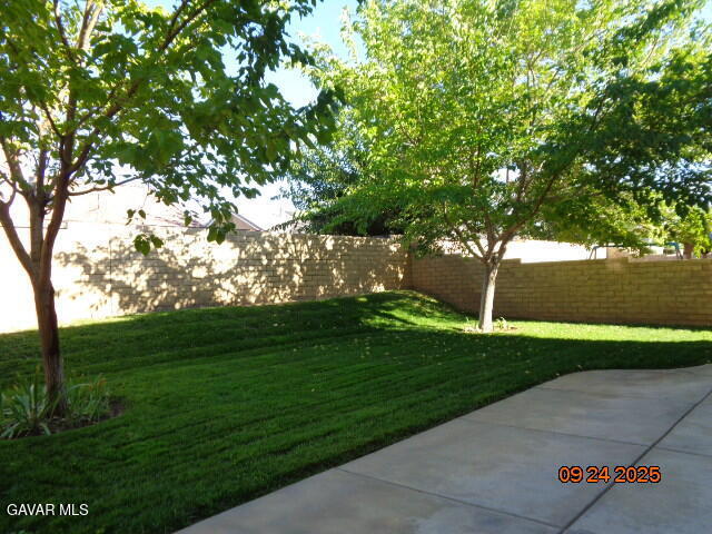 Building Photo - 42308 Klamath Ln