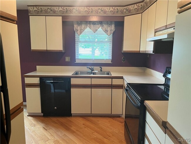 Building Photo - 8180 Mantova Dr
