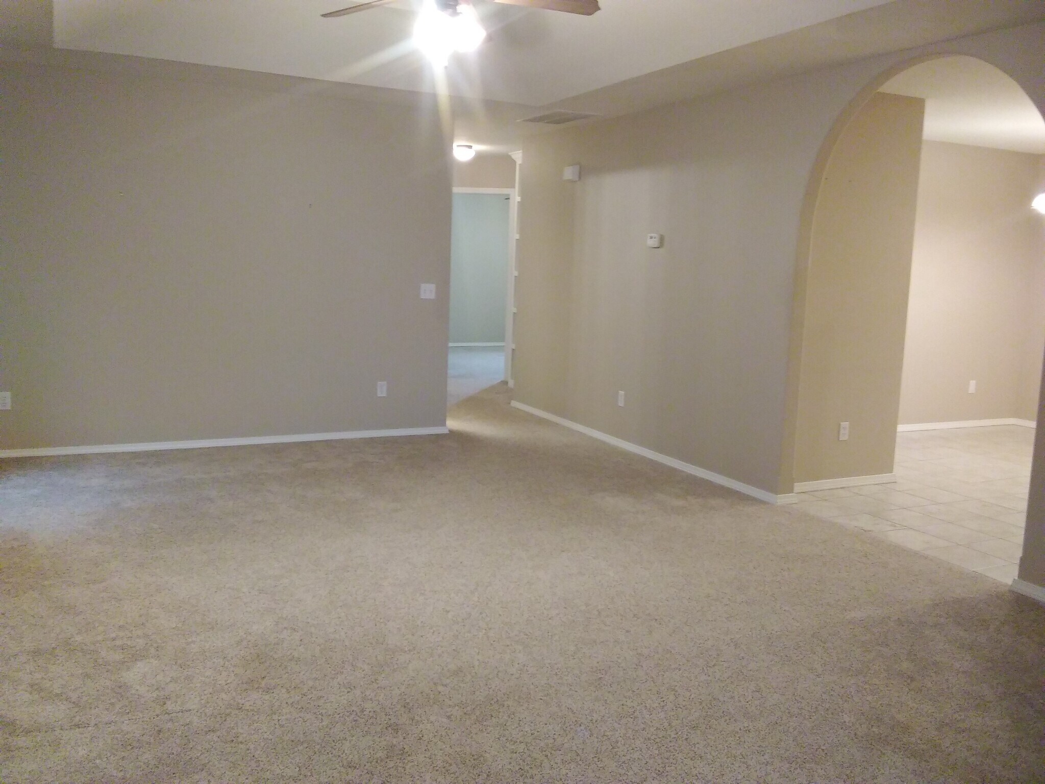 Large Livingroom - 3013 N Fremont Ave