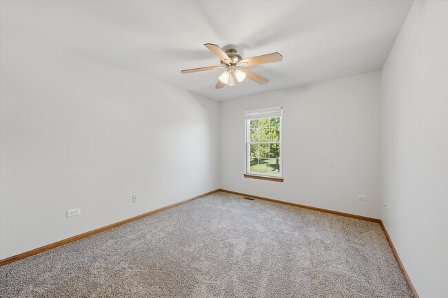 Building Photo - 16051 Laurel Dr