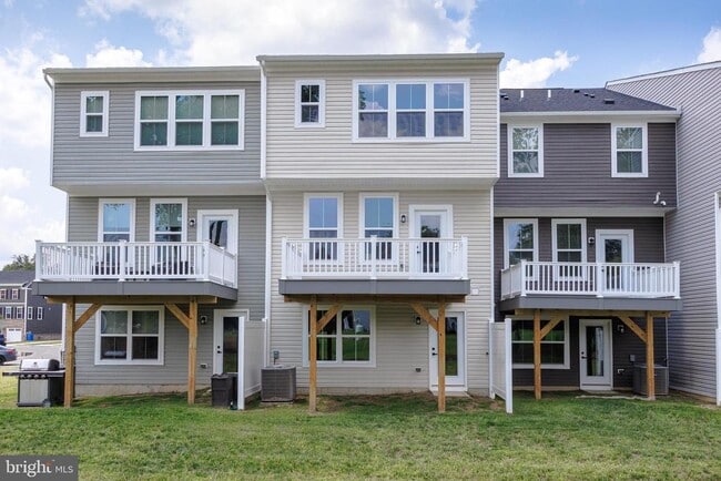 Building Photo - 6 Foxwood Dr