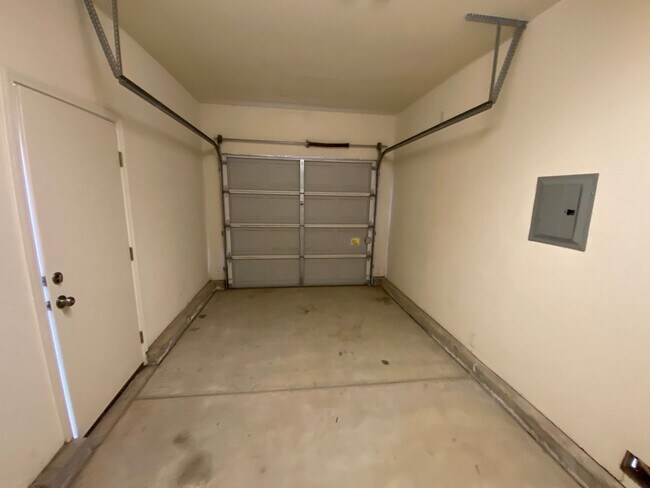 Building Photo - Elegant 2 story home in NW Visalia Coming ...