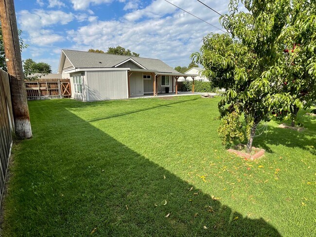 Building Photo - Richland House For Lease