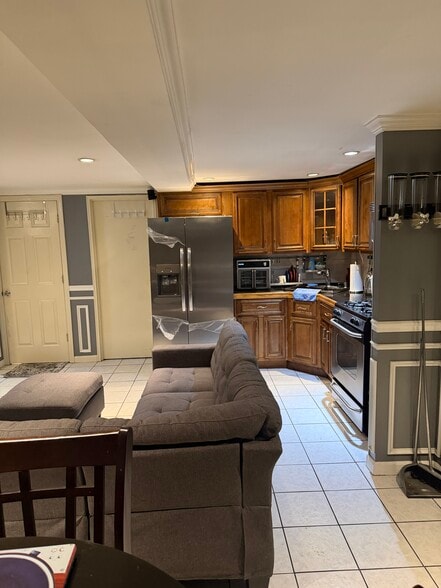 Building Photo - 32 Paerdegat 2nd St