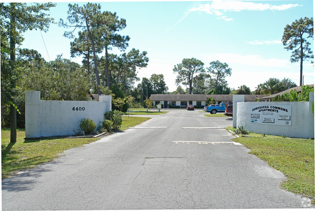 Building Photo - Homosassa Commons