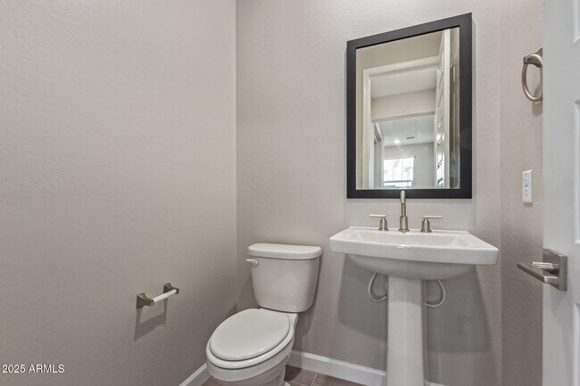 Building Photo - 5835 E Rose Garden Ln
