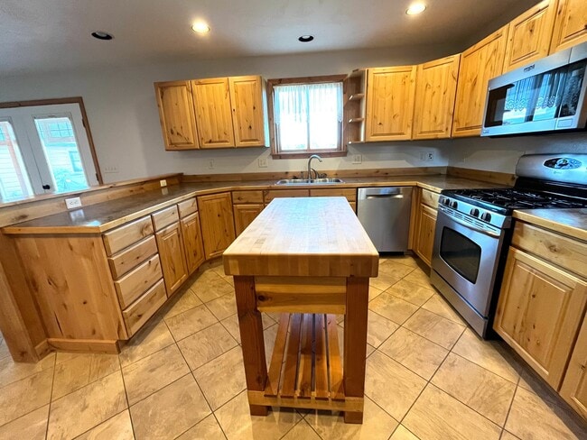 Building Photo - 211 Hoback Dr