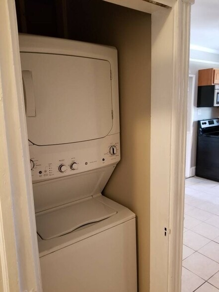 Washer/dryer in apartment - 301 S West End Ave