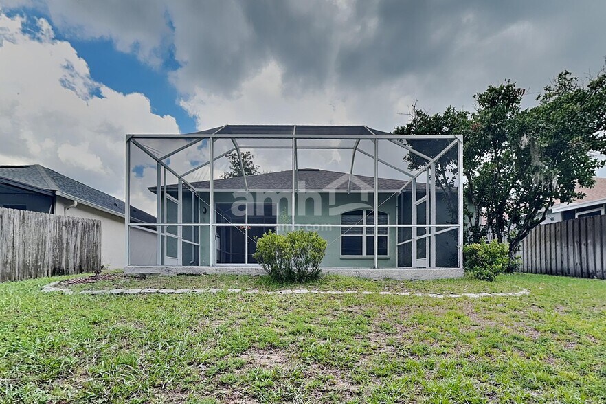 Building Photo - 25008 Hyde Park Blvd