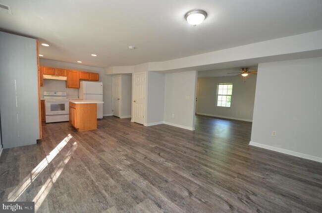 Building Photo - 1161 Gwynne Ave