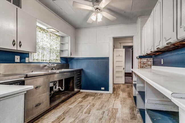 Building Photo - 912 E 31st St