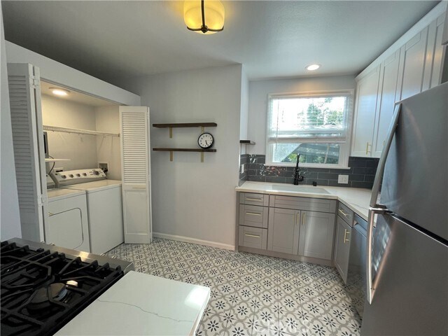 Building Photo - 4447 E 14th St