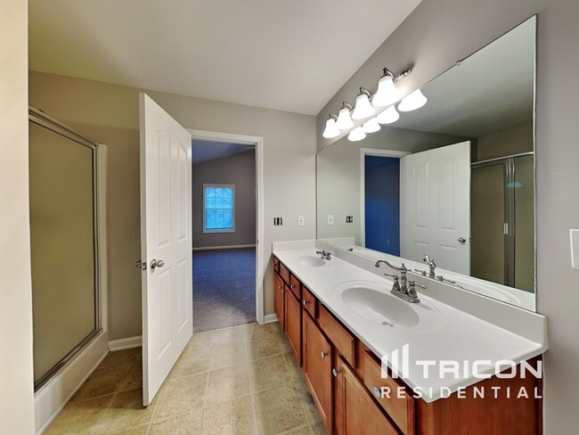 Building Photo - 5312 Catrina Way