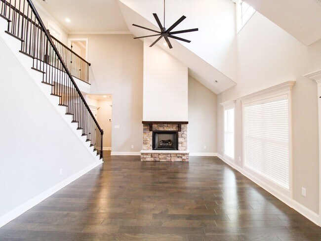 Building Photo - Beautiful two story home at Whispering Pines!