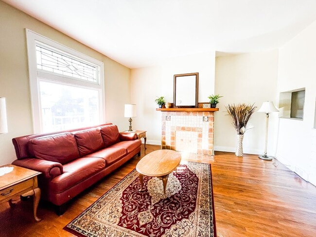 Building Photo - 433 Winton St