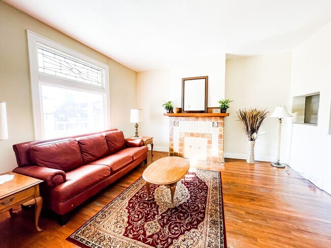 Building Photo - AVAILABLE AUGUST 2026 - Beautiful 4+ bedroom, 1 bath home in Mt Washington!