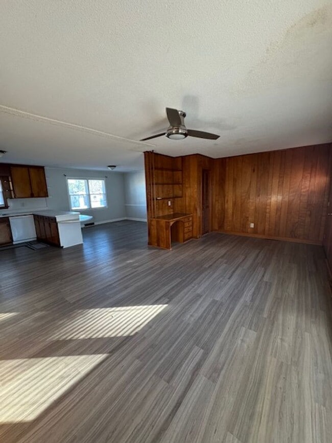 Building Photo - 123 Bear Creek Rd