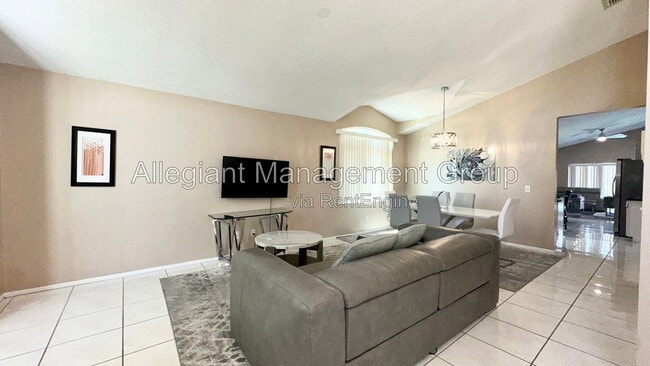 Building Photo - 223 Lake Davenport Estates Dr