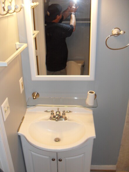 bathroom - 3081 McGrane Ct