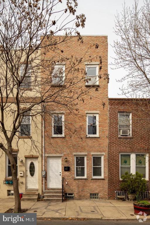 Building Photo - 1909 Manton St