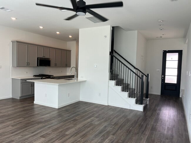 Building Photo - 5406 Holly Hvn Ct