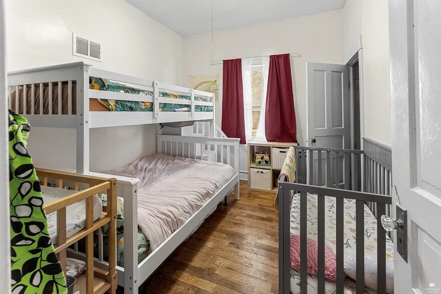 Building Photo - 1500 Houston St