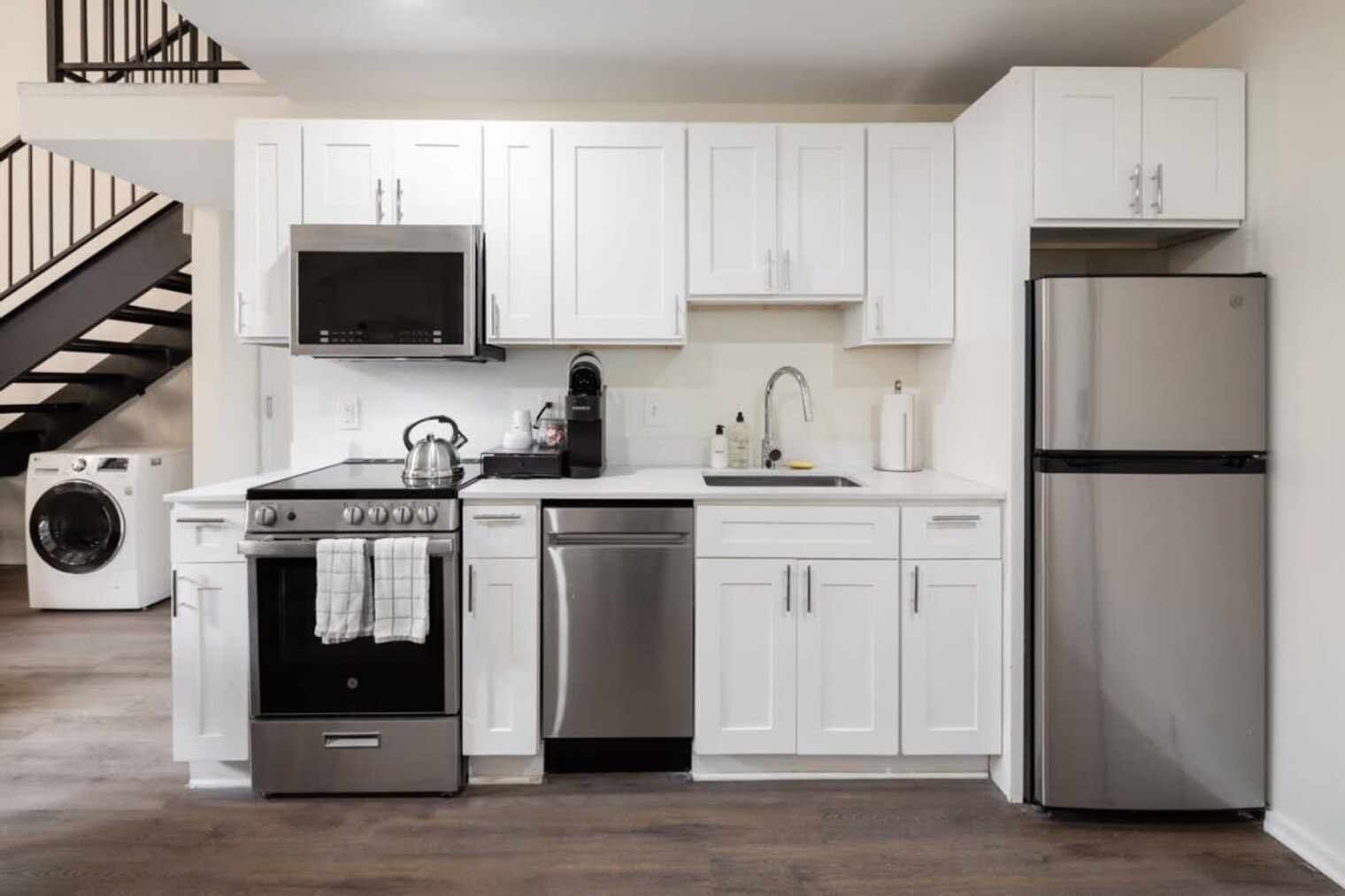 Building Photo - 150S S Independence Mall W