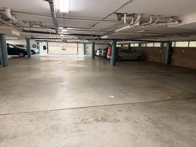 Building Photo - 200 Elm St