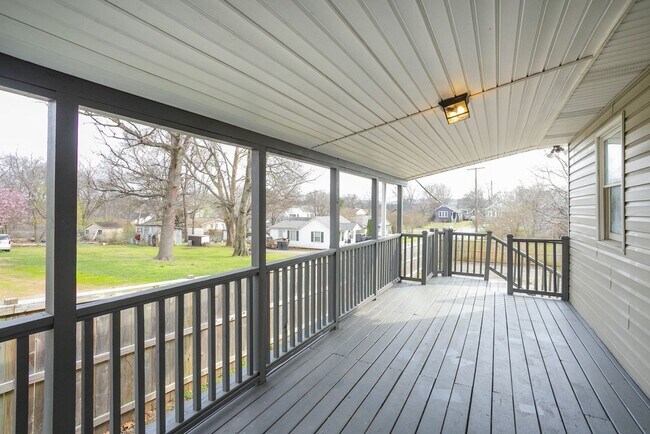 Building Photo - 301 Lutie St