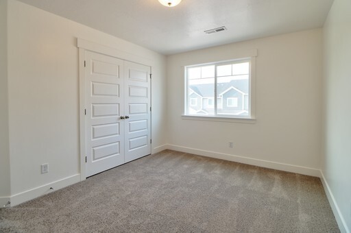 Building Photo - HOLIDAY MOVE-IN SPECIAL - PET FRIENDLY Bea...