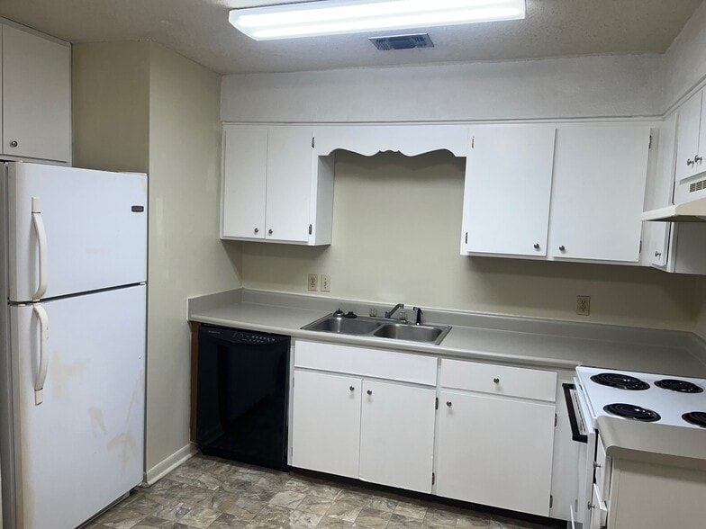 Kitchen area - 25 6th St