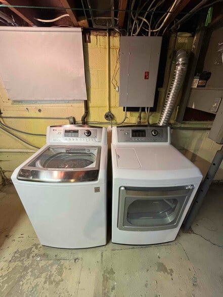 Building Photo - 1326 Vine St