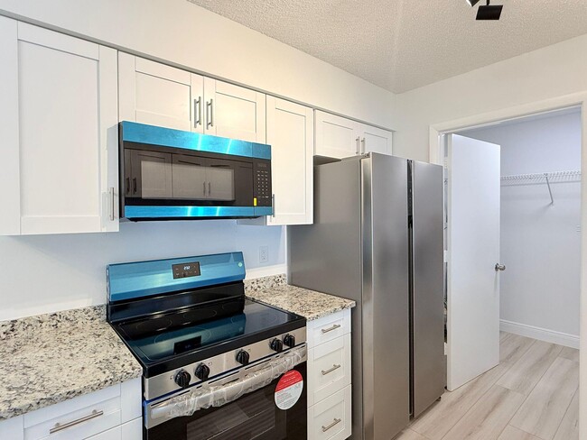 Building Photo - 4055 NW Cinnamon Tree Cir