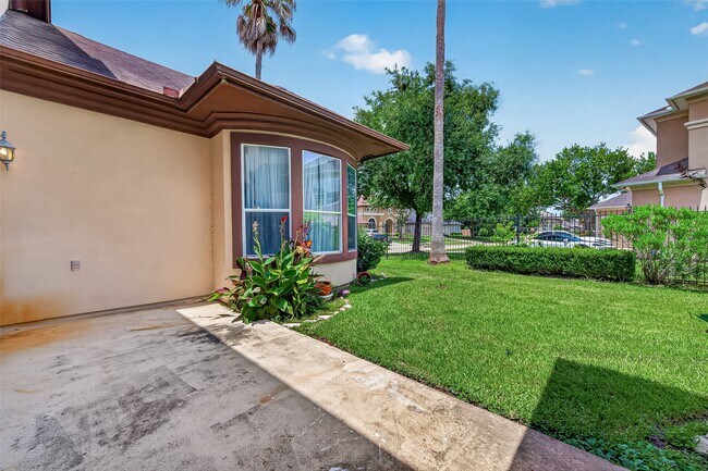 Building Photo - 5303 Fenwick Way Ct