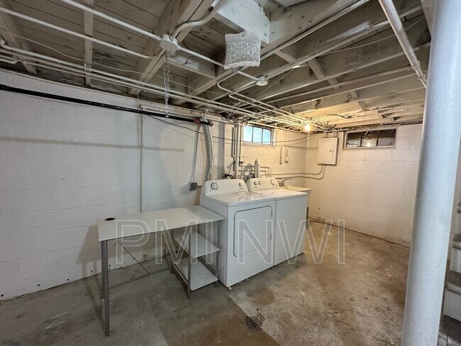 Building Photo - 209 N Rensselaer Ave