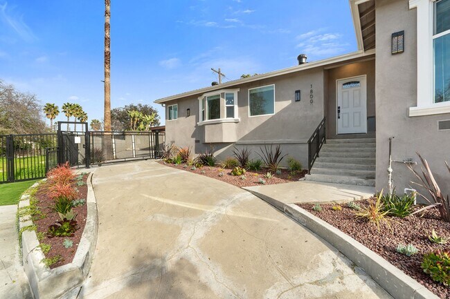 Building Photo - Designer Culver/Fairfax House + Studio | Dog Run & Private Orchard | 3-Car Parking