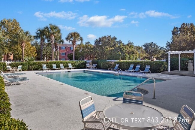 Building Photo - 1589 Cambridge Lakes Dr