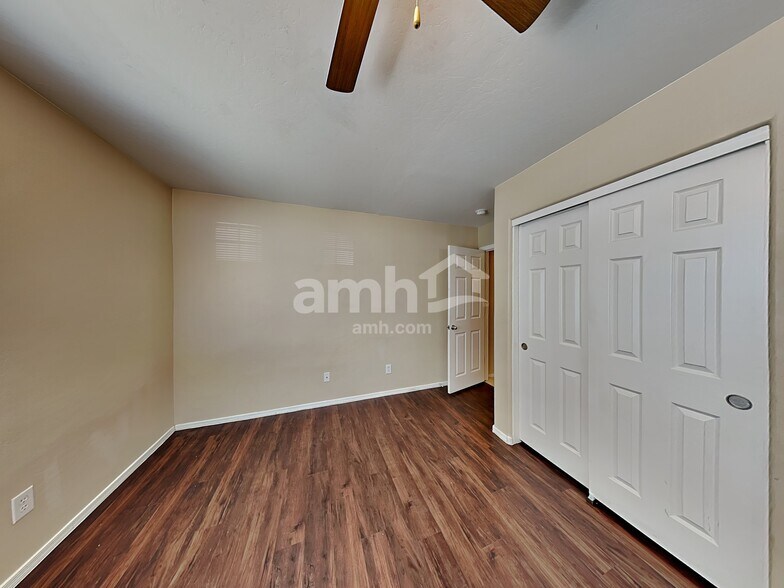 Building Photo - 11369 W Lincoln St