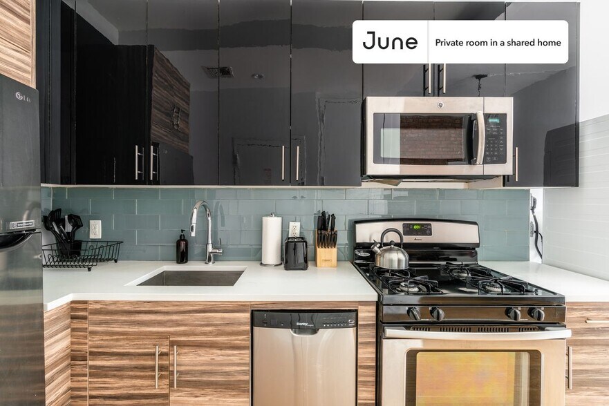 Building Photo - Room in Shared 3 bed/1 bath home